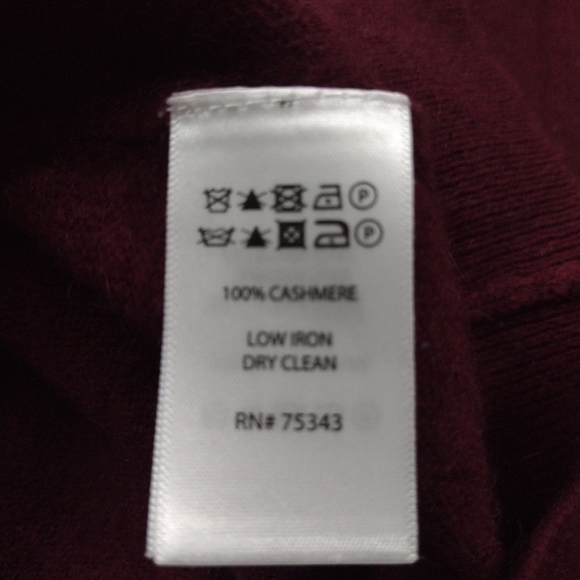 TAHARI 100% 2-Ply Cashmere Burgundy Sweater Women's Sz S - Picture 5 of 5